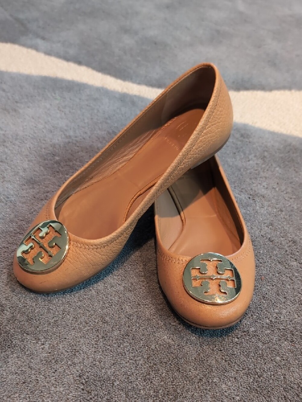 Tory Burch Tan Leather Logo Ballet Flats - Picture 2 of 6